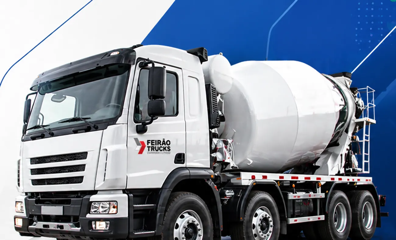Caminhão betoneira Feirão Trucks em estúdio